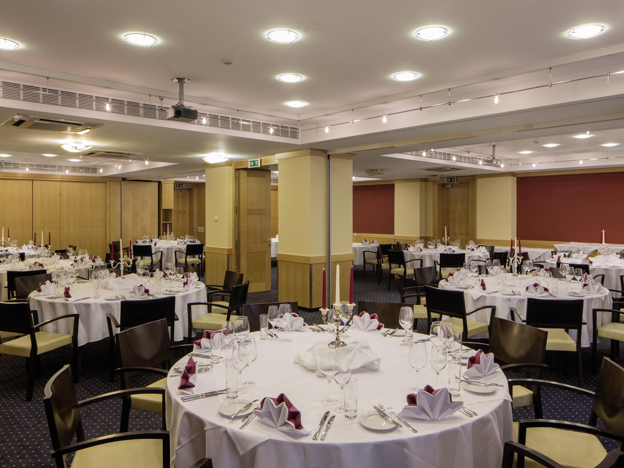 Austria Trend Ananas 4* Wien